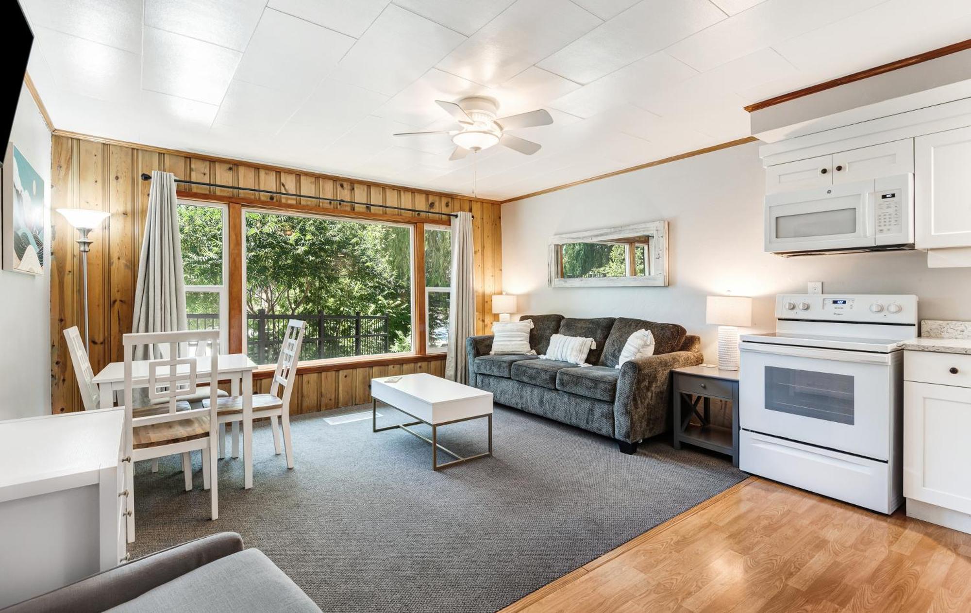 Bend Riverside Condos Near Downtown ベンド 部屋 写真